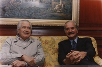 Roberto Torretti junto a su amigo, el escritor mexicano Carlos Fuentes