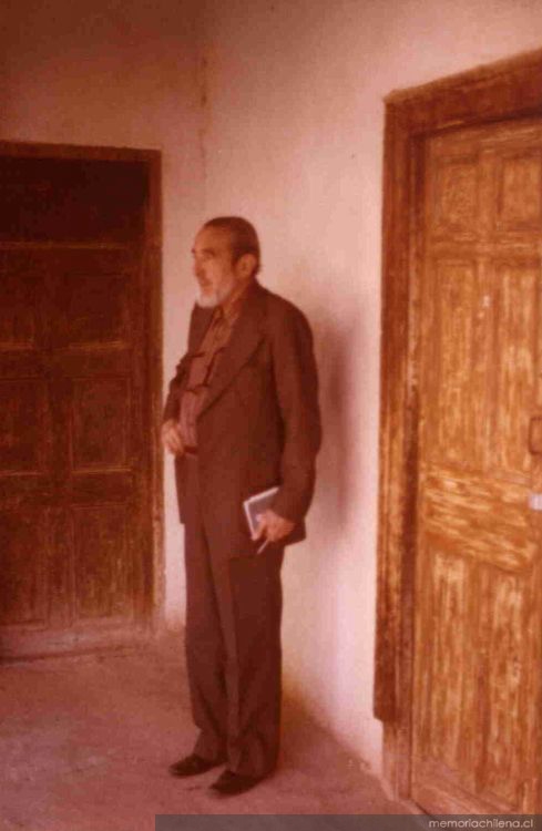 Oreste Plath en la casa Museo Gabriela Mistral, 1982