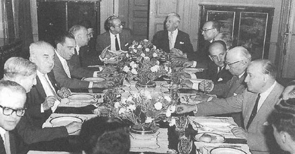 Rafael Maluenda, Daniel de la Vega y José María Navasal en un almuerzo, ca. 1960