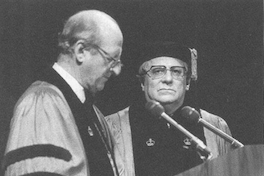 Emilio Filippi en la entrega del Premio María Moros Cabot en Estados Unidos, 1983