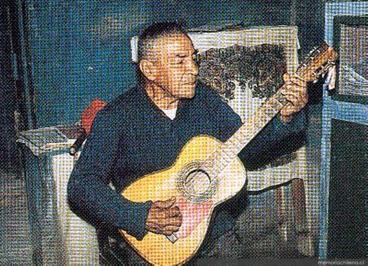 Cantor de tonadas chilenas con guitarra, Copiapó, III Región, ca. 1998