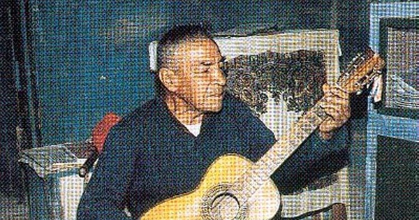 Cantor de tonadas chilenas con guitarra, Copiapó, III Región, ca. 1998