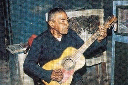 Cantor de tonadas chilenas con guitarra, Copiapó, III Región, ca. 1998