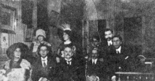 Asistentes a un concierto en casa de Don Luis Arrieta Cañas, 1912