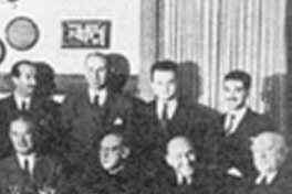 Acario Cotapos y Marcel Cuvelier junto a otras personalidades musicales de su época, 1952.