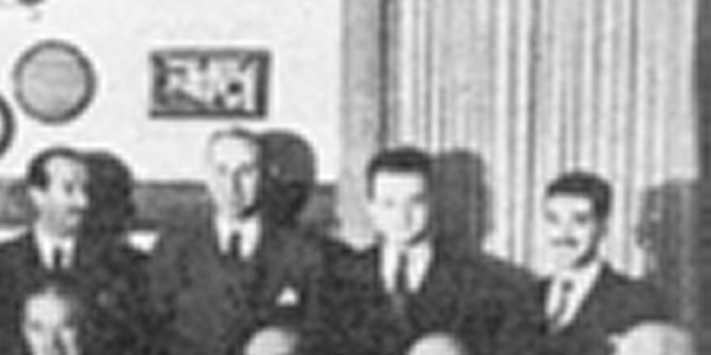 Acario Cotapos y Marcel Cuvelier junto a otras personalidades musicales de su época, 1952.