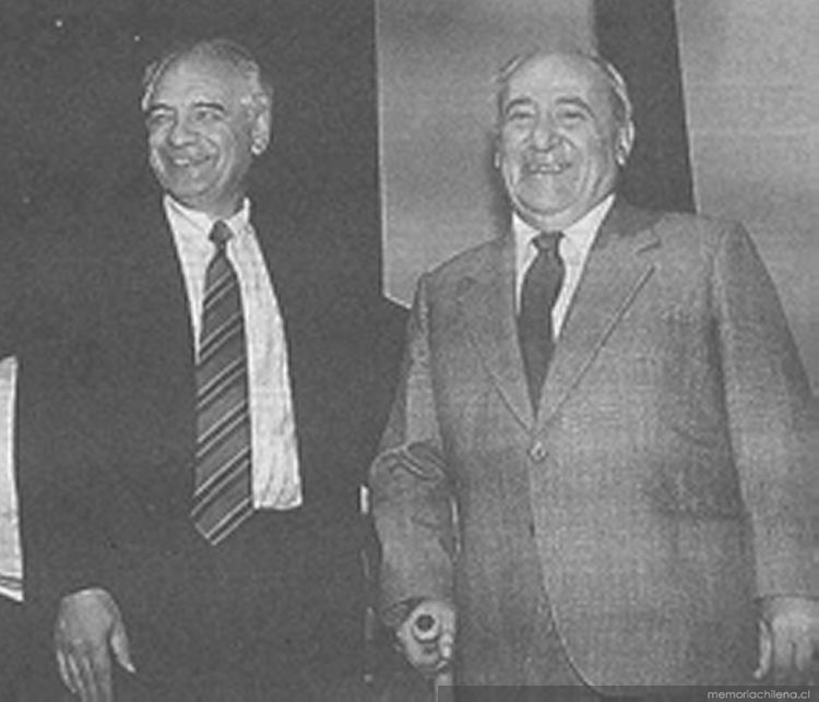 Carlos Botto recibiendo el Premio Nacional de Arte, 1996