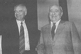 Carlos Botto recibiendo el Premio Nacional de Arte, 1996