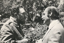 Orlando Letelier junto a Fidel Castro, ca. 1970