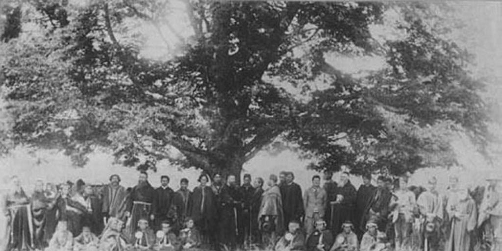 Familias mapuche junto a misioneros capuchinos