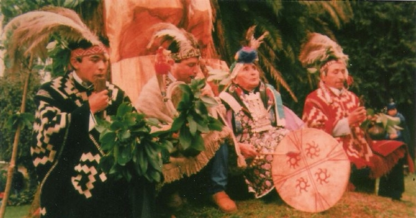 Machi en ceremonial mapuche, región de La Araucanía, Temuco, Chile, ca. 1999