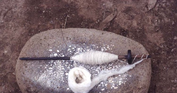Huso con tortera de piedra