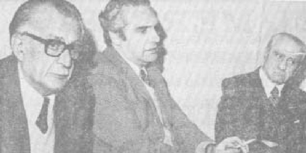 Jorge Millas, Jaime Lavados y Juan Gómez Millas, en una conferencia programada por la Corporación de Promoción Universitaria, 1980