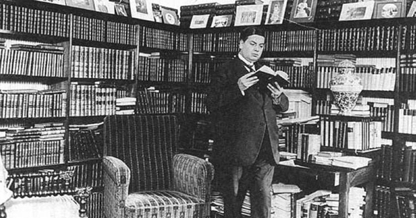 Joaquín Díaz Garcés en su biblioteca, ca. 1900