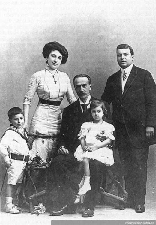 Joaquín Díaz Garcés junto a esposa, hijos y padre, Roma, 1908