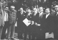 Juan Godoy junto a Pablo de Rokha, Teófilo Cid, Nicomedes Guzmán, Mahfud Massis y el diputado socialista Mario Palestro, entre otros, 1967