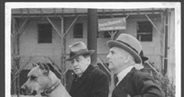 Arturo Alessandri Palma y Gustavo Ross Santa María visitando obras del Barrio Cívico, década del 30