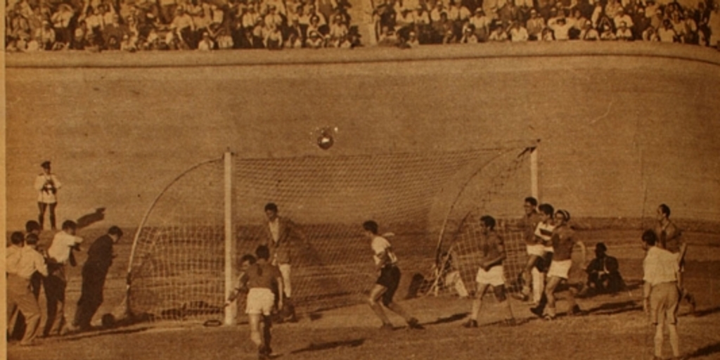 Transmisión de mando. Audaz italiano, campeón de 1948, entregó el cetro a Universidad Católica, nuevo campeón del fútbol profesional