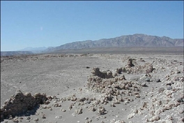 Doble muro perimetral, Aldea de Caserones