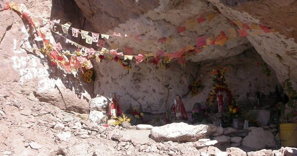 Gruta en la quebrada de Mamiña