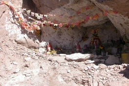Gruta en la quebrada de Mamiña
