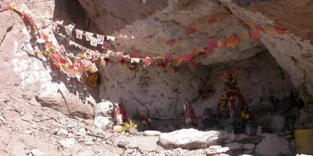 Gruta en la quebrada de Mamiña