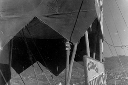 Domador y tigre en carpa del circo Münich en uno de los Cerros de Valparaíso