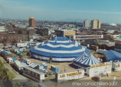 Carpa en Plaza Almagro, 2002