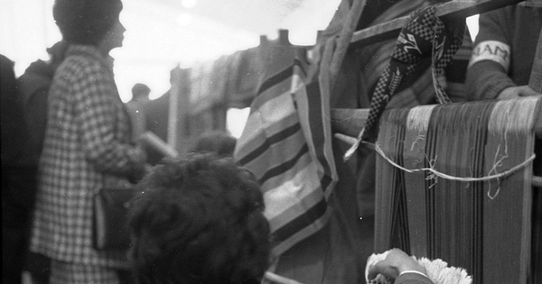 Visitantes a la Feria de Arte Popular de 1968