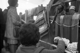 Visitantes a la Feria de Arte Popular de 1968