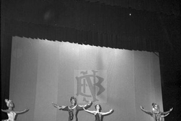 Escena del ballet "Divertimento Real", Ballet Nacional, 1961