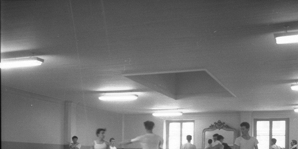 Integrantes del ballet Berioska en un ensayo, ca. 1960