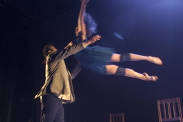 Escena de la coreografía "Viaje a la semilla", de la Compañía Movimiento, 2001