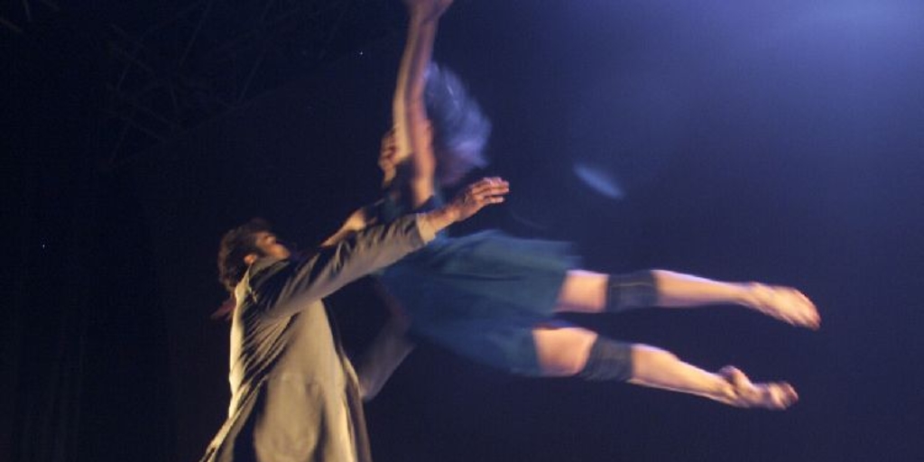 Escena de la coreografía "Viaje a la semilla", de la Compañía Movimiento, 2001