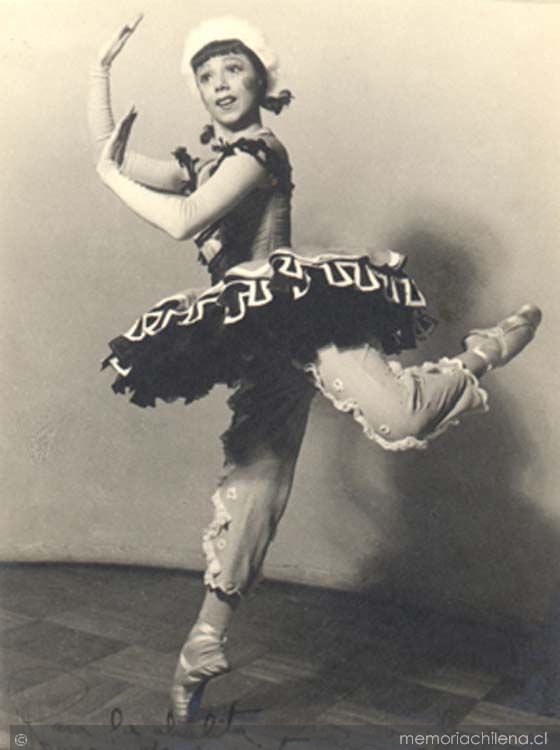 Malucha Solari interpretando "La muñeca", en el ballet Petrushka, 1952