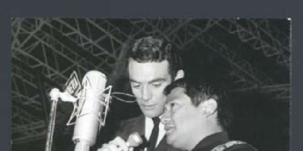 César Antonio Santis junto a Armando Manzanero, ca. 1960