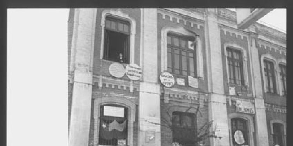 Edificio del diario "La Mañana" de Talca en toma, 1971
