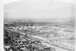 Ciudad de Santiago, donde se observa maestranza Vicuña Mackenna, ca. 1890