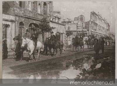 Terremoto de Valparaíso: el presidente electo Don Pedro Montt, primer Alcalde, Intendente y Ministros de Estado, visitando las ruinas, 1906