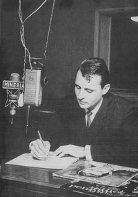 Ricardo García en "Discomanía" de Radio Minería, ca. 1957