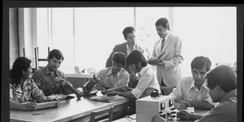 Dirigentes se capacitan en La Universidad Técnica, 1971