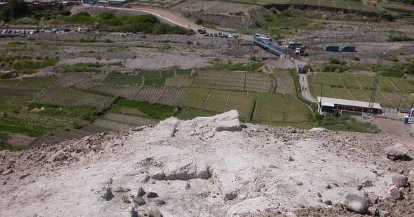 Chullpas de adobe, cementerio de Laymisiña, Quebrada de Camiña