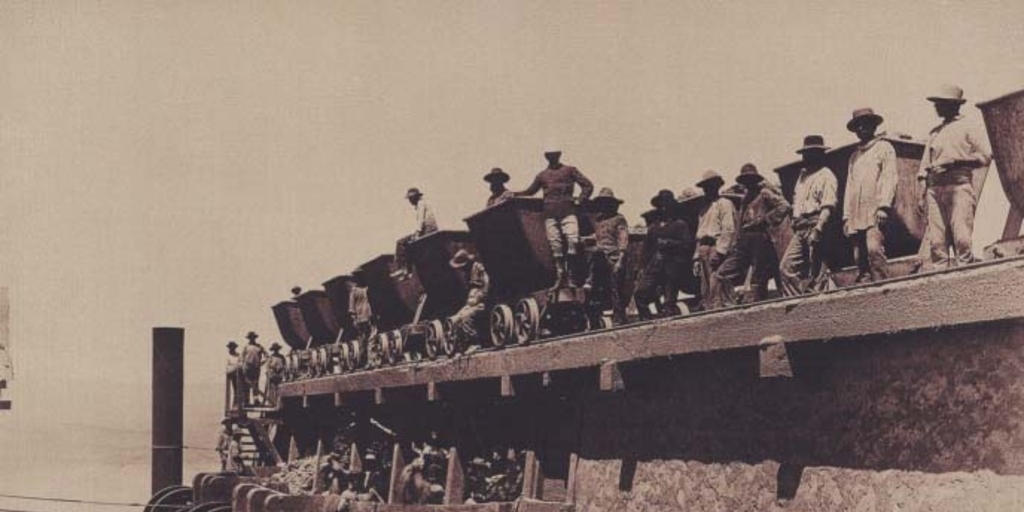 Descarga de caliche en las chancadoras, oficina "Primitiva", Tarapacá, 1889