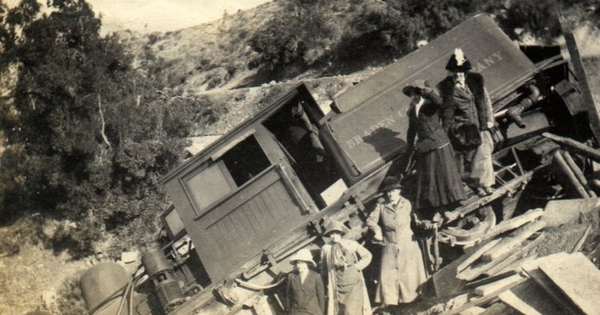 Ferrocarril descarrilado en Sewell, 1919