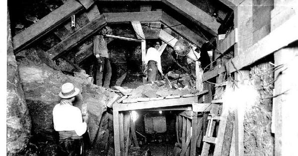 Mineros trabajando en El Teniente, 1931