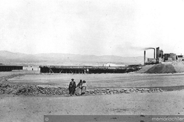 Familia andina en salitrera del cantón Huara, ca. 1910