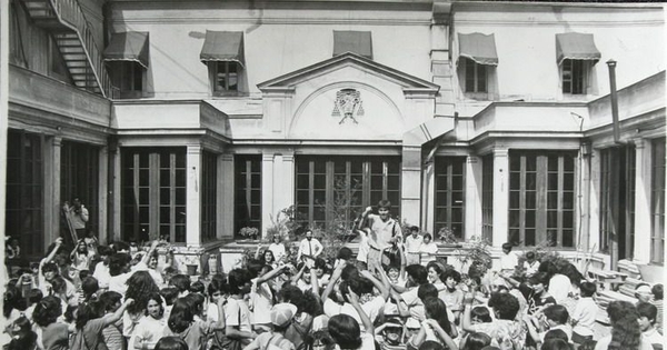 Manifestación en la terraza de la Vicaría de la Solidaridad, ca. 1978