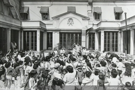 Manifestación en la terraza de la Vicaría de la Solidaridad, ca. 1978