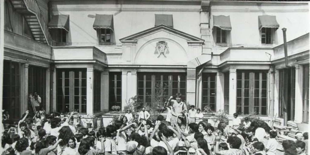 Manifestación en la terraza de la Vicaría de la Solidaridad, ca. 1978