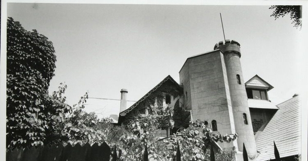 Frontis del edificio del Comité de Cooperación para la Paz en Chile, Calle Santa Mónica